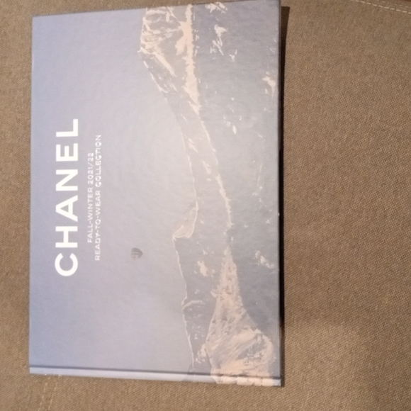 Chanel Hardcover fall/winter 2021/22 - Picture 6 of 15
